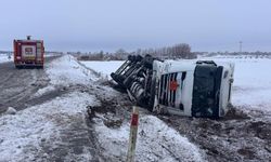 Kar yağışı kazaya yol açtı! Gaziantep’in komşu ilinde asit yüklü tanker devrildi: Sürücü yaralandı