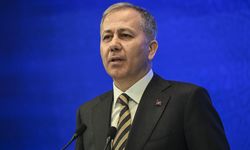 Bakan Yerlikaya duyurdu! Polislere çarpan ve olay yerinden kaçan sürücü yakalandı