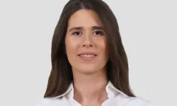 Mustafa Denizli’nin Kızı Lâl Denizli Kimdir, Boyu Kaç, Hangi Partiden, Ne Mezunu, Kaç Dil Biliyor?