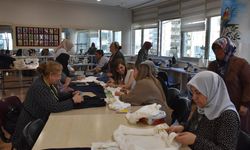 Şahinbey’de kursiyerlerden lösemili çocuklara el emeği hediye