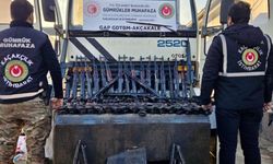 Suriye'den Türkiye'ye giriş yapan araçtan onlarca silah çıktı