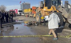 Gaziantep’te feci kaza! İş makinesinin altında kalan motosikletli hayatını kaybetti