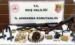 Jandarmadan nefes kesen operasyon! Çok sayıda silah ve mühimmat ele geçirildi