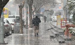 Gaziantep'te kar yağışı sürüyor! Kent beyaza büründü…
