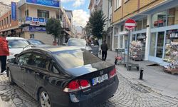 Hatalı park trafiği kilitledi