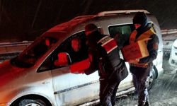 Gaziantep-Kahramanmaraş yollarda mahsur kalan vatandaşlara yardım