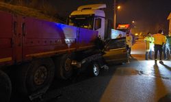 Tofaş tıra ok gibi saplandı: 1'i ağır 2 yaralı