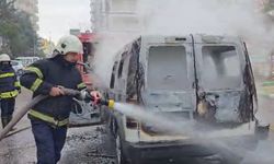 Gaziantep'te ticari araç alev alev yandı (VİDEO HABER)