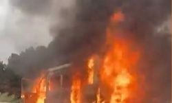 TAG otoyolunda tarım işçilerini taşıyan minibüs yandı