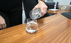 Kışın su tüketiminin azalması sağlığı tehdit ediyor! Uzmanından önemli uyarı…