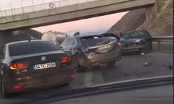 Gaziantep Otoyolunda gizli buzlanma kazaya neden oldu! Tır ve iki aracın karıştığı kaza yürekleri ağızlara getirdi!