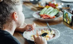 Ekran süresi arttıkça obezite riski büyüyor!