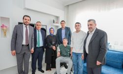 Başkan Yılmaz’dan engel tanımayan hizmet! Tekerlekli sandalyeler bizzat teslim edildi