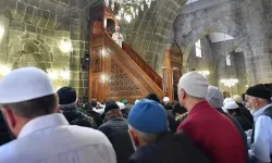 Teravih Namazı Nasıl Kılınır, Adım Adım Anlatım! Teravih Namazı Kaç Rekattır, Saat Kaçta Kılınır?