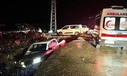 Şanlıurfa'da kamyonet şarampole devrildi: Yaralılar var!