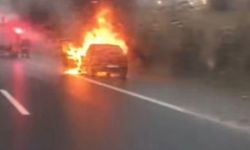 Gaziantep'te seyir halindeki araç alev alev yandı