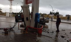 Otomobil akaryakıt istasyonuna daldı, facianın eşiğinden dönüldü