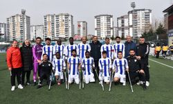 Gaziantep’te engellerini futbol ile aştılar…