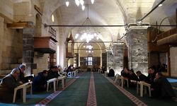 Gaziantep’te mukabele geleneği tarihi camilerde sürdürülüyor