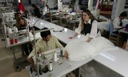 Gaziantep’te kadın girişimci dünya markalarına gelinlik üretiyor