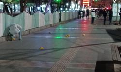 Bir kişi uzun namlulu silahla rastgele ateş açtı: Yaralılar var!