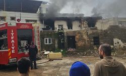 Gaziantep’te alevler evi sardı! Ekiplerden anında müdahale…