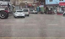 Gaziantep’te sağanak yağış etkili oldu! Sokaklarda su birikintisi oluştu