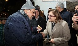 Başkan Şahin Ramazan Sokağı’nı ziyaret etti! İftarını hemşerileriyle birlikte açtı