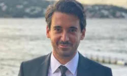 Deniz Uras (biyografisi) kimdir, nereli, kaç yaşında? Cüneyt Özdemir ekibindeki ismin dikkat çeken kariyeri