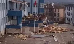 Son Dakika Düzce’de okul tatil edildi, Düzce Atatürk Anadolu Lisesi çatısı uçtu