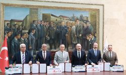 Gaziantep’te ihtiyaç sahibi ailelere 52 milyon TL’lik destek… Bakkal Kart Projesi için start verildi!