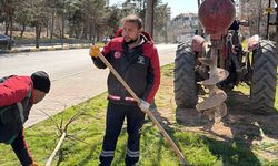 Gaziantep’te ekipler daha yeşil bir ilçe için sahada! Birçok nokta yeşillendiriliyor