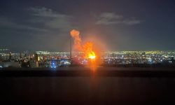 İran'da Radyo ve Televizyon Kurumu binası vuruldu: İşte o anlar