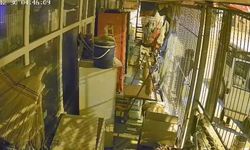 Çalıntı araçla geldiler, marketi soydular! Gaziantep’te yakalandı (VİDEO HABER)