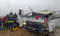 Gaziantep’te belediyeye ait araç kaza yaptı! Sürücü yaralandı… (VİDEO HABER)