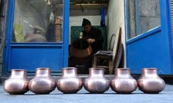 Gaziantep'in en yaşlı bakır ustası! Çalışmadan duramıyor