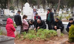 Gaziantep'te bayram öncesi mezarlıklarda ziyaretçi yoğunluğu