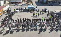 Gaziantep’te jandarmadan motosiklet sürücülerine güvenli sürüş eğitimi! Kask dağıtımı yapıldı