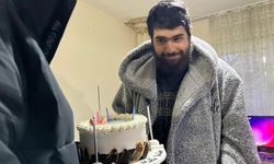 Evden çıkmayan telefon bağımlısı genç 25. yaşına bilgisayar başında girdi!