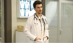 Doktor: Başka Hayatta Toprak Sönmez Kimdir? Bertan Asllani kimdir, aslen nereli, kaç yaşında?