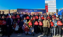 Gaziantep Büyükşehir’in “reflektör tak, görünür ol” projesinde ilk dağıtım gerçekleştirildi