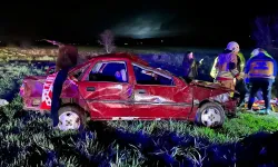 Feci kaza! Ticari taksi su kanalına uçtu! Ölü ve yaralılar var