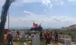 İslahiye Şehitliği'nde temizlik yapıldı! Kabirlerine karanfil bırakıldı