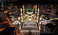 Gaziantep’te Sakal-ı Şerif Kadir Gecesinde Şahinbey Millet Camii’nde