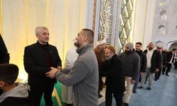 Tahmazoğlu vatandaşlarla bayramlaştı