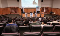 Gaün’de üniversiteli gençlere gönüllülük ve çocuk hakları eğitimi! Sunumlar yapıldı