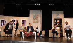 Gaziantep’te sahne öğretmenlerin: “Ailece Çuvalladık” şiveyle güldürüyor!