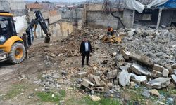 Gaziantep’te metruk binalar birer birer yıkılıyor… Türktepe Muhtarı Genç teşekkür etti!
