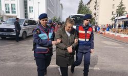 Bilişim dolandırıcılarına 9 ilde eş zamanlı operasyon! Çok sayıda sahte kimlik ve döviz ele geçirildi…