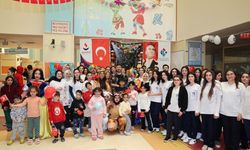 HKÜ öğrencilerinden çocuklara bayram hediyesi! Anlamlı bir etkinlik düzenlendi…